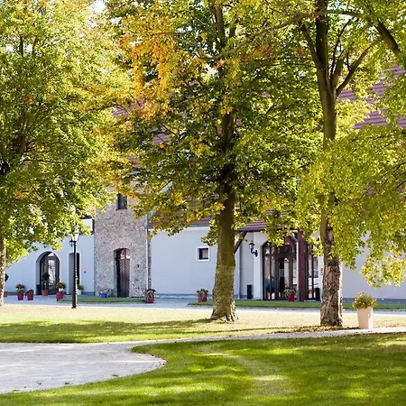 Hotel Pałac łagów 2*