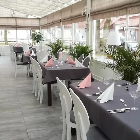 Hotel Pałac łagów 2*