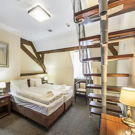 Pałac łagów Hotel 2*