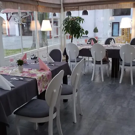 Hotel Pałac łagów 2*