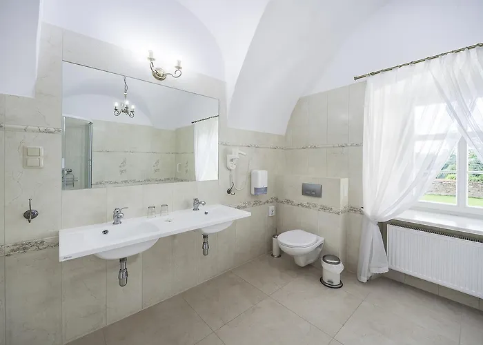 Hotel Palac Lagow 2*